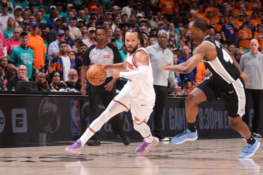 New York Knicks steal a back-and-forth Game 1 of the NBA Finals
