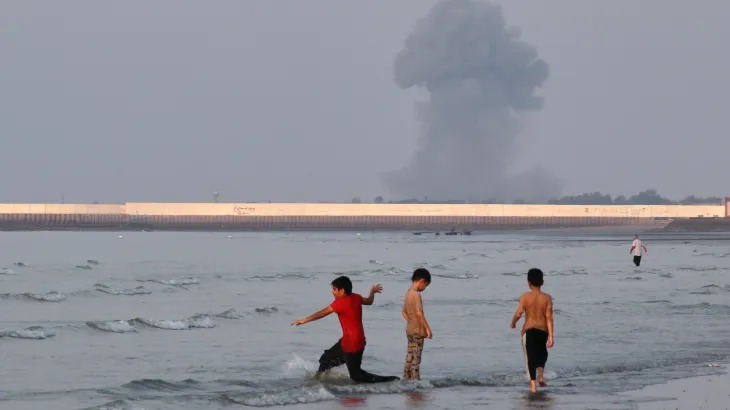Deadly fighting rages as battle for Hormuz intensifies
