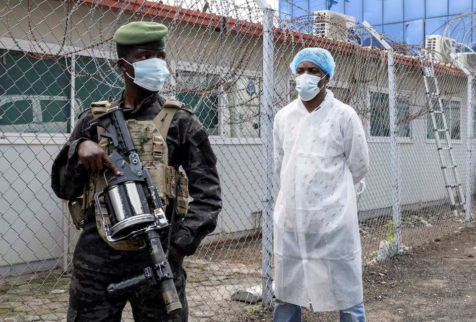 Aid group says seven Americans quarantining at Kenya Ebola facility after US travel ban 
