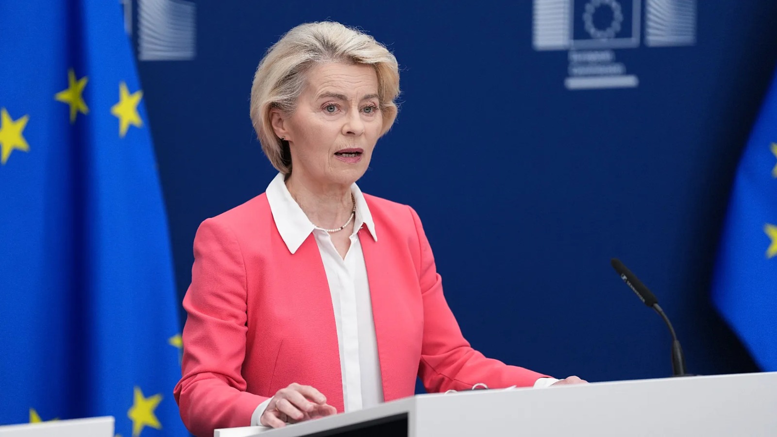 Von der Leyen convinced by case for 'age-appropriate' social media restrictions
