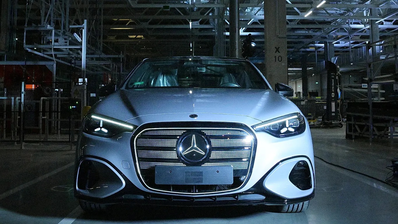 Mercedes-Benz cuts sales forecast as profit rises despite China weakness
